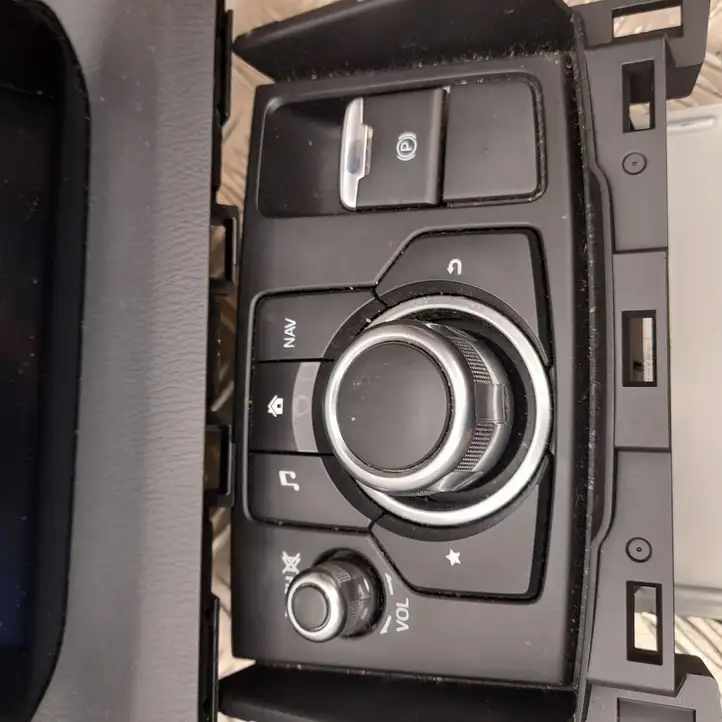 Mazda 3 II B61A611J0 Магнитола / мультимедийная система — фото 5