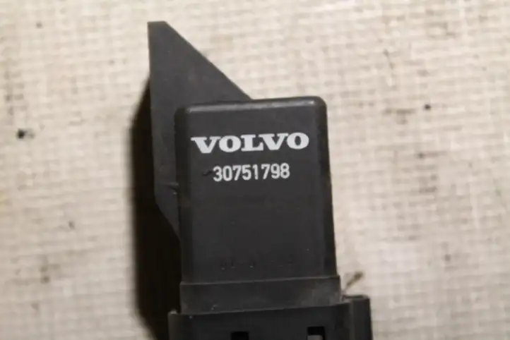 Volvo V70 (2007 - 2013) 028100303730751798 Реле накала свечей — фото 2