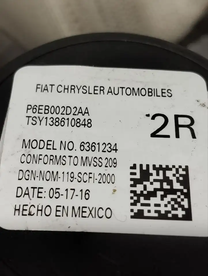 Chrysler Pacifica (2016 - ) P6EB002D2AA Задний ремень безопасности — фото 3