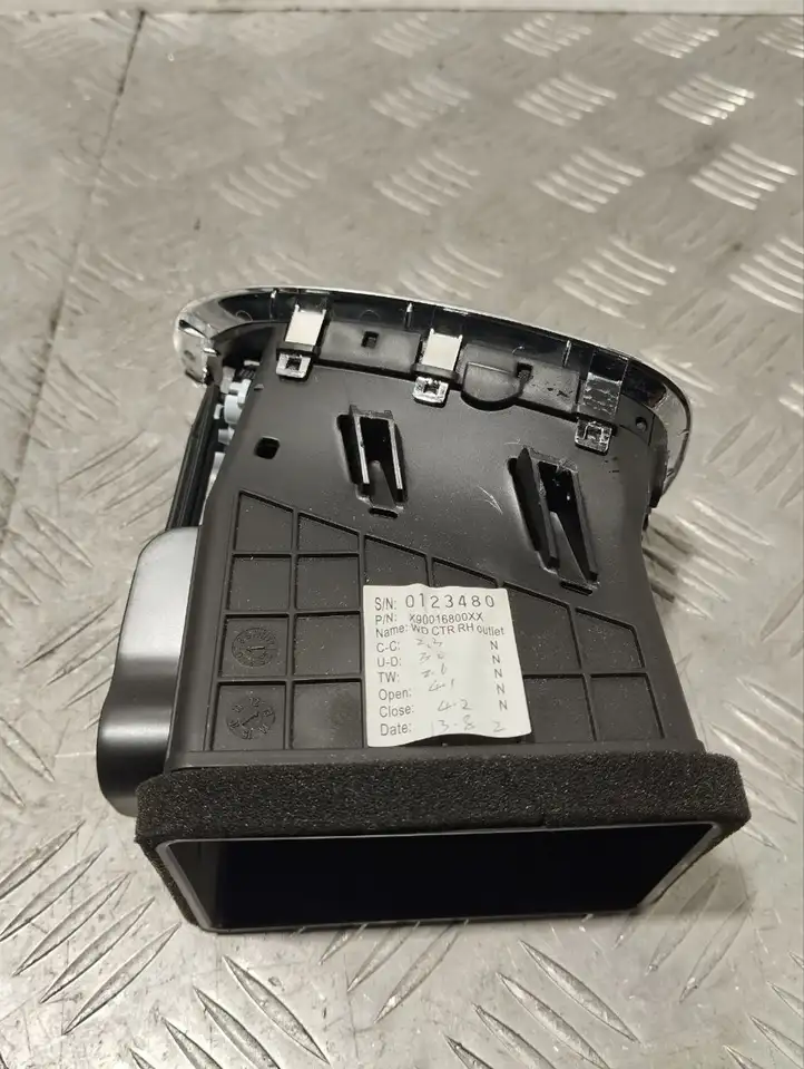Dodge Durango (2013 - ) X90016800XX Центральный воздушный дефлектор — фото 6
