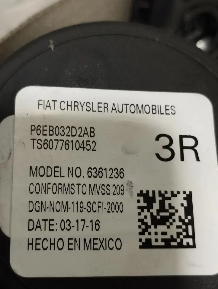 Chrysler Pacifica (2016 - ) P6EB032D2AB Задний ремень безопасности — фото 5