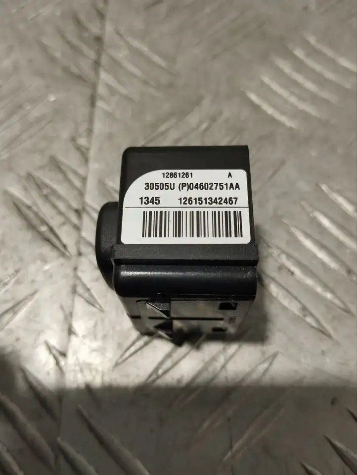Dodge Durango (2013 - ) 04602751AA Кнопка закрытия крышки багажника — фото 4