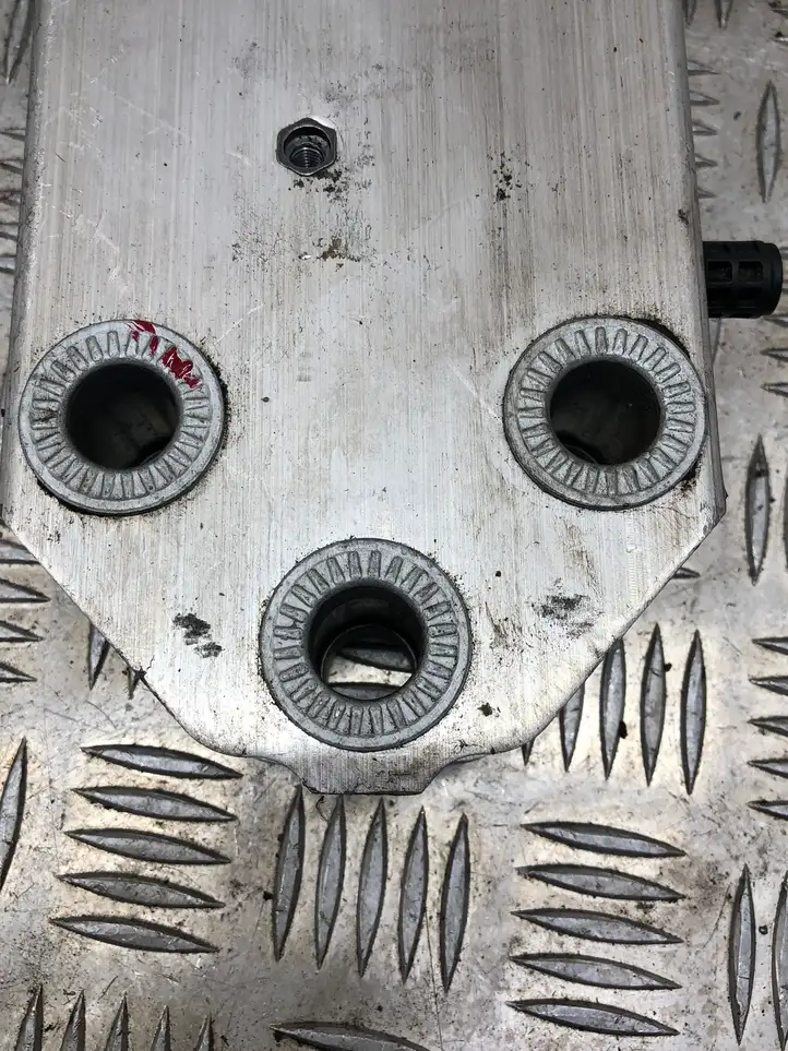 BMW 7 F01 (2008 - 2016) 6924219 Кронштейн панели радиатора — фото 4