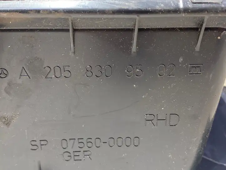 Mercedes-Benz C W205 (2014 - 2021) A2058309502 Детали воздухозаборника — фото 3