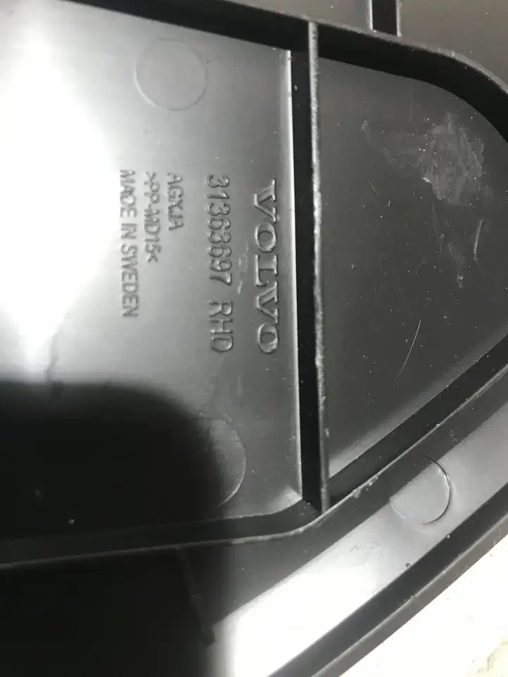 Volvo XC90 (2014 - 2019) 31363697 Крышка ящика предохранителей — фото 3