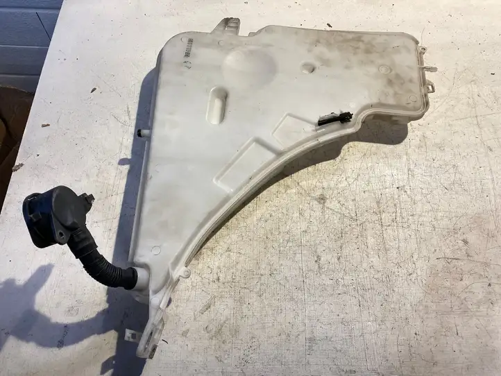 BMW 3 F30 F35 F31 (2012 - 2018) 724167112 Бачок омывателя стекла — фото 2