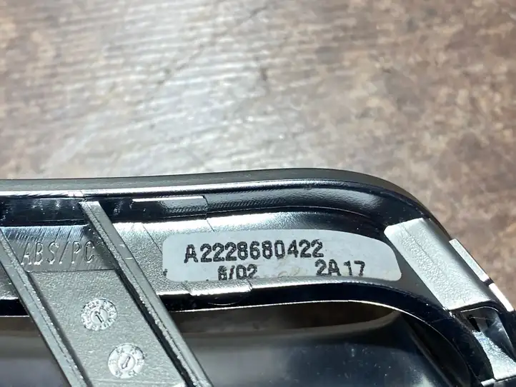 Mercedes-Benz S W222 (2013 - ) A2228680422 Накладка ремня безопасности — фото 3