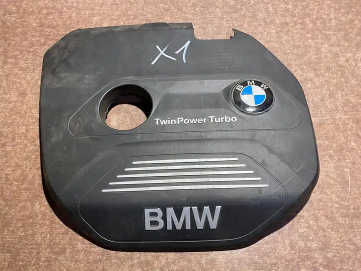 BMW X1 F48 F49 (2015 - 2022) 8601632 Крышка двигателя декоративная — фото 1