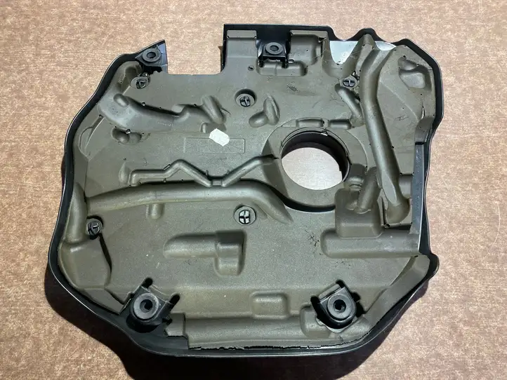 BMW X1 F48 F49 (2015 - 2022) 8601632 Крышка двигателя декоративная — фото 2