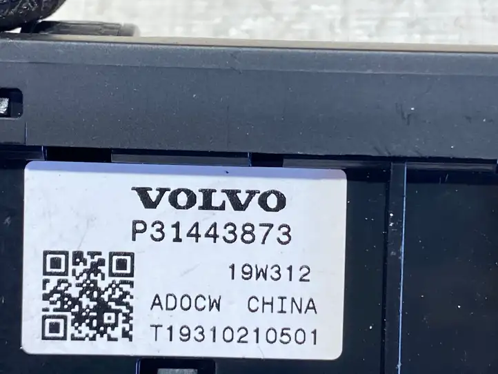 Volvo XC90 (2014 - 2019) 31443873 Кнопка закрытия крышки багажника — фото 3