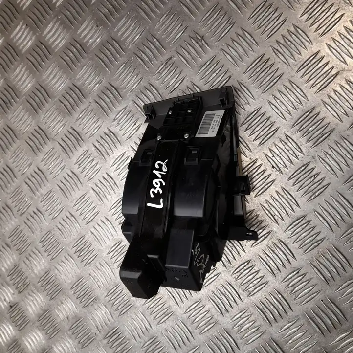 Lexus GS 300 350 430 450h (2007 - 2011) GN69101960 Другие включатели / ручки/ переключатели — фото 3