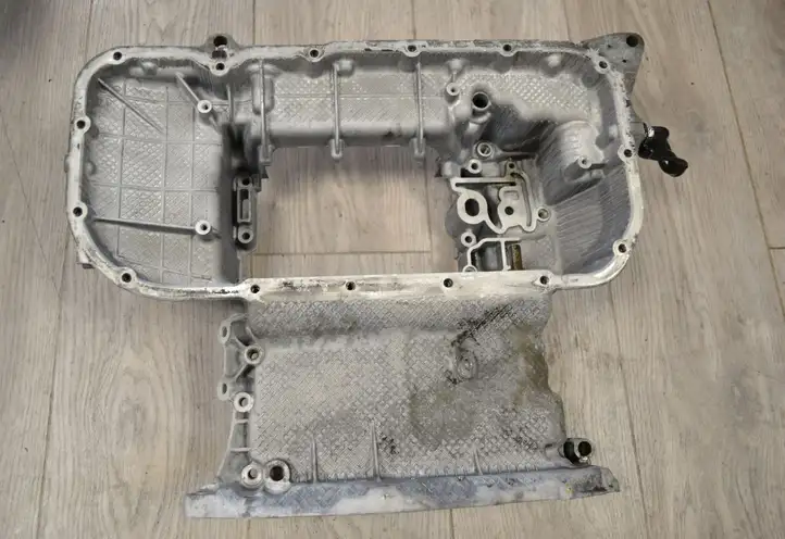 Audi A6 C7 (2011 - 2014) 059105601 Картер двигателя — фото 4