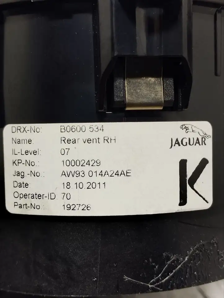 Jaguar XJ X351 (2009 - 2019) AW93014A24AE Боковой воздушный дефлектор — фото 6