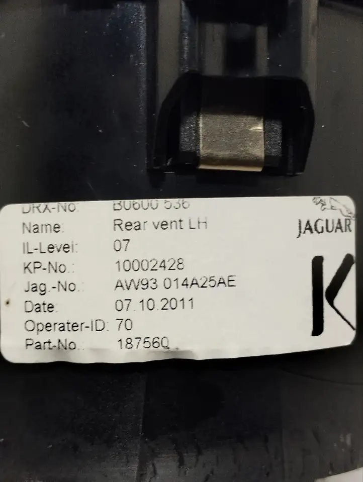 Jaguar XJ X351 (2009 - 2019) AW93014A25AE Боковой воздушный дефлектор — фото 6