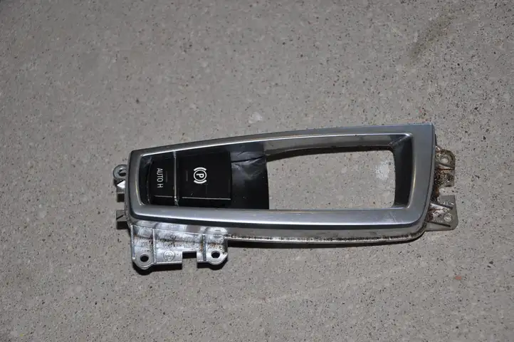BMW 5 F10 F11 (2009 - 2016) 9217594 Кнопка ручного тормоза — фото 1