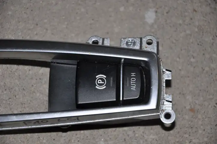 BMW 5 F10 F11 (2009 - 2016) 9217594 Кнопка ручного тормоза — фото 4
