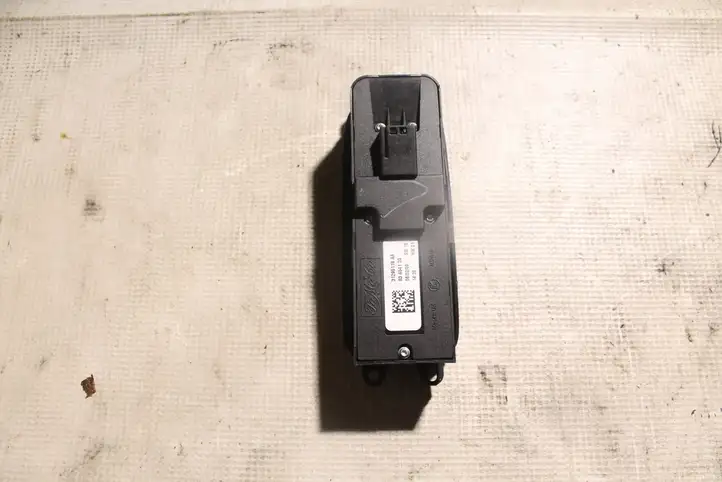 Volvo XC60 (2008 - 2013) 31295118AA Кнопка стеклоподъемников — фото 2