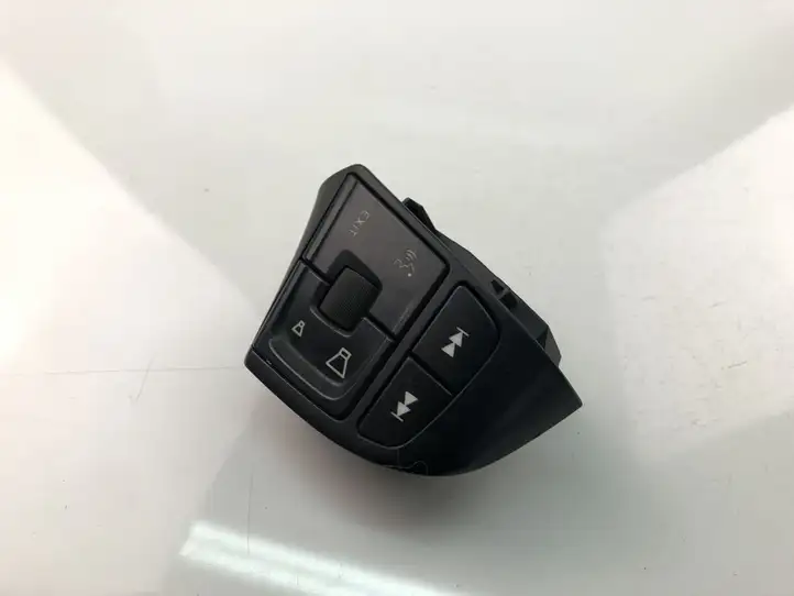 Volvo V60 (2013 - 2018) 31318643 Кнопки на рулевом колесе — фото 1