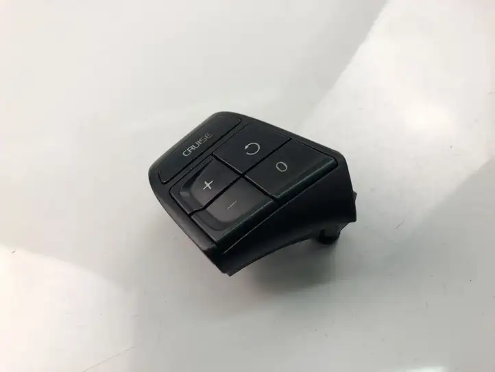 Volvo XC60 (2008 - 2013) 31295468 Кнопки на рулевом колесе — фото 1