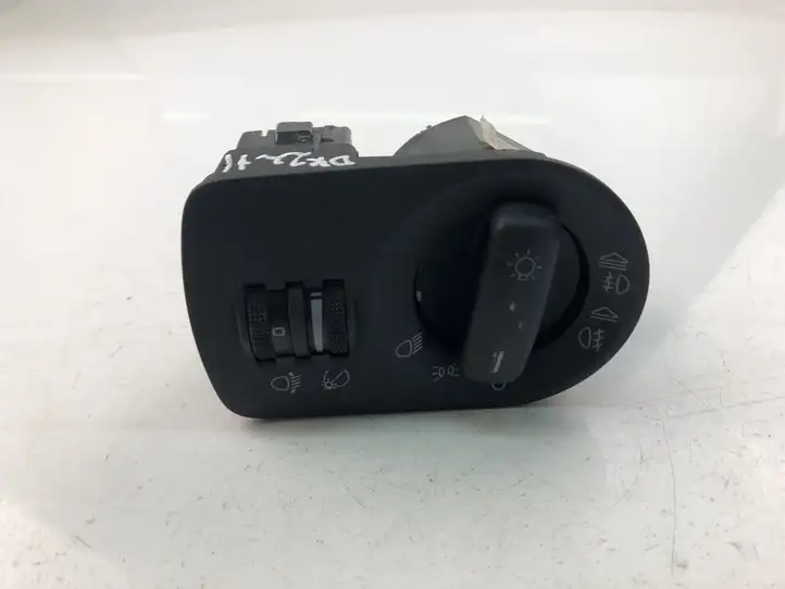 Audi A3/S3 8P (2008 - 2013) 8P1941531Q Включатель фонарей — фото 2