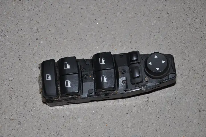 BMW 5 F10 F11 (2009 - 2016) 9241955 Блок кнопок стеклоподъемников — фото 1