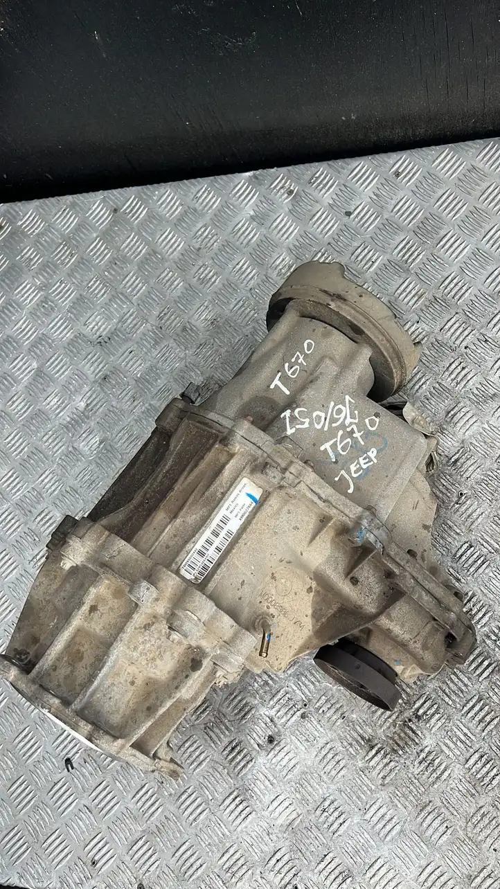 Jeep Grand Cherokee (2010 - 2021) 52853664AH Раздаточная коробка — фото 1