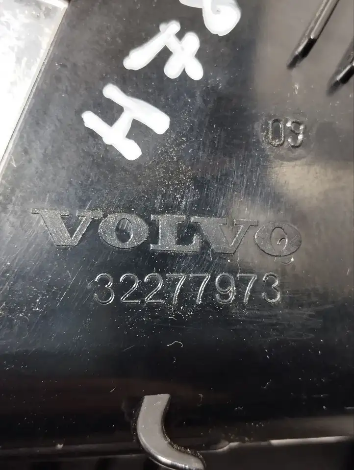 Volvo XC90 (2019 - ) 32277973 Центральный воздушный дефлектор — фото 6