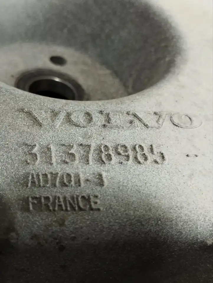 Volvo S90, V90 (2016 - 2020) 31378985 Крепление крыла — фото 2