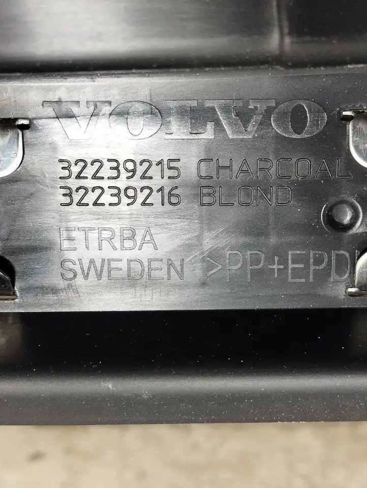 Volvo XC90 (2019 - ) 32239215 Отделка порога багажника — фото 7