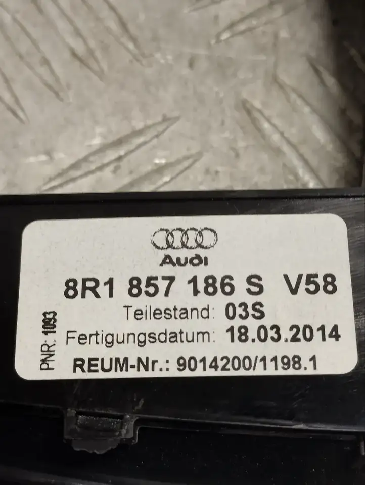 Audi Q5 SQ5 (2012 - 2017) 8R1857186S Отделка магнитолы — фото 3