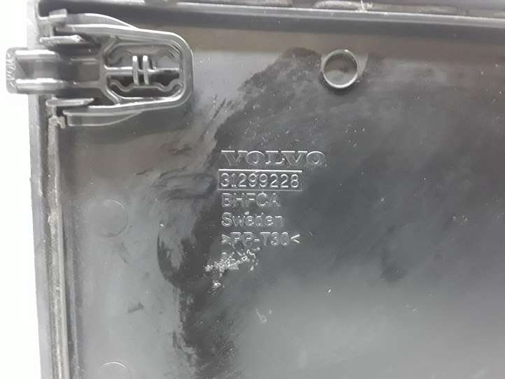 Volvo XC60 (2008 - 2013)  31299228 Крышка ящика предохранителей