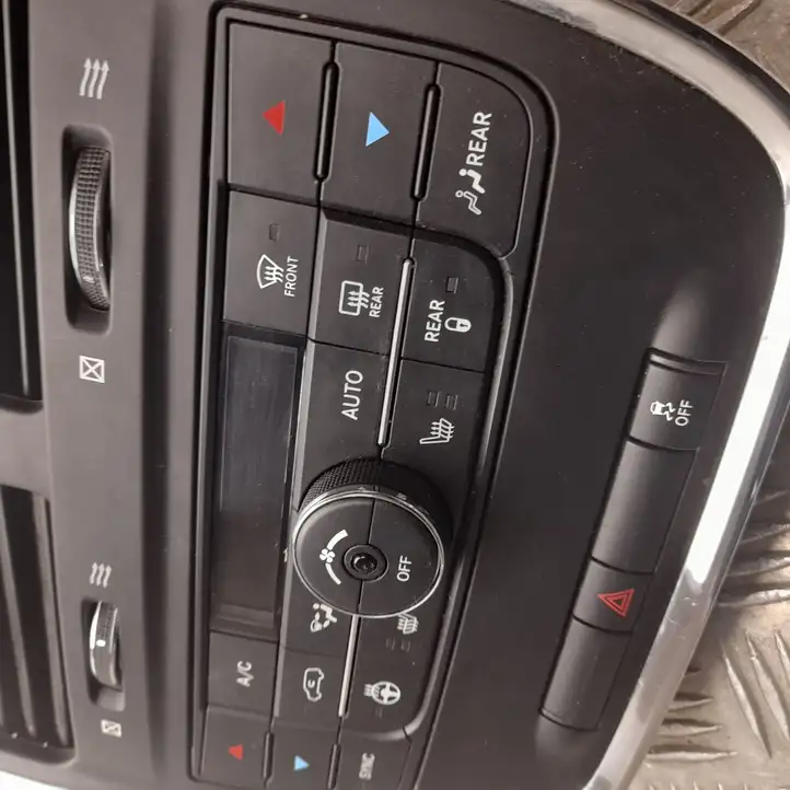 Lancia Voyager (2010 - 2014) 1PE401X9AE Блок управления климат-контролем — фото 3