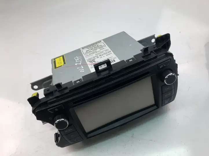 Toyota Yaris (2009 - 2012) 861400D010 Блок Hi-Fi аудиосистемы — фото 1