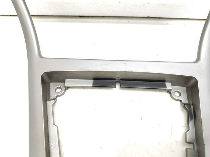 BMW X3 E83 (2003 - 2010)  3411708 Рамка рычага переключения передач