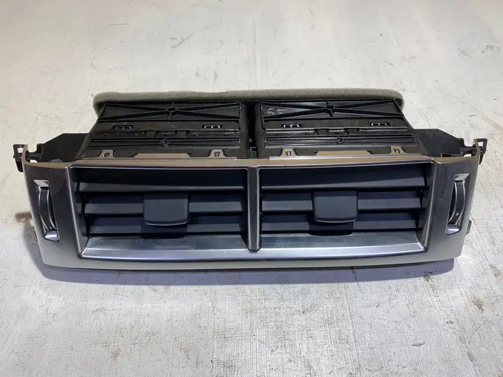 Land Rover Range Rover Sport L494 (2013 - 2017) DK6201820A Центральный воздушный дефлектор — фото 1
