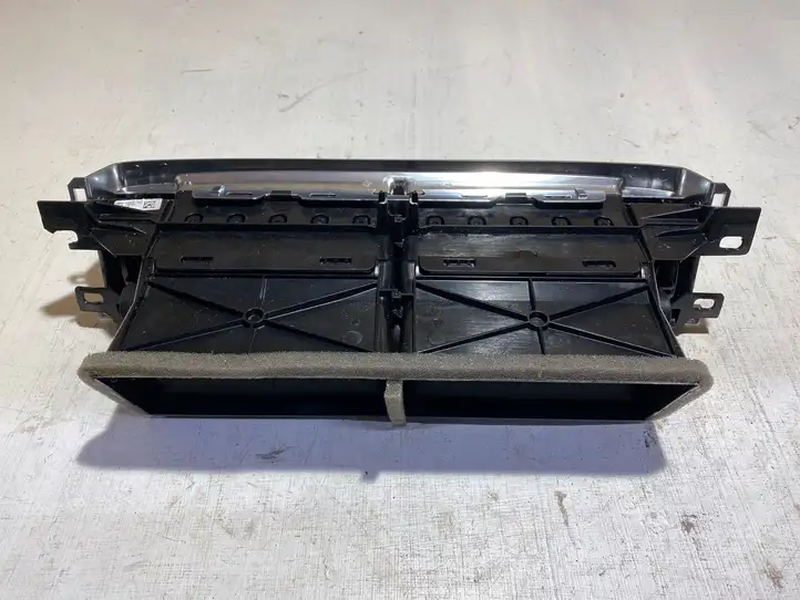 Land Rover Range Rover Sport L494 (2013 - 2017) DK6201820A Центральный воздушный дефлектор — фото 2