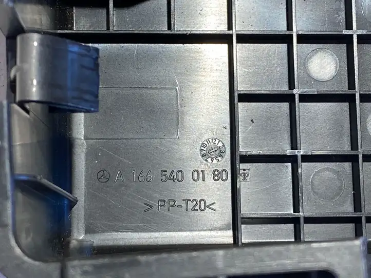 Mercedes-Benz GLE W166/C292 (2015 - 2019) A1665400180 Крышка ящика предохранителей — фото 3