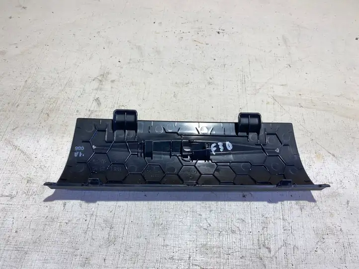 BMW 3 F30 F35 F31 (2012 - 2018) 51459218562 Прочие детали салона — фото 2