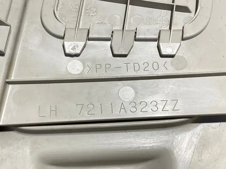 Mitsubishi Outlander (2018 - 2021) 7211A323ZZ Верхняя обшивка стойки B — фото 3
