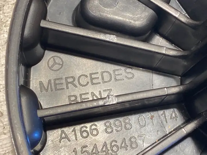 Mercedes-Benz GLE W166/C292 (2015 - 2019) A1668980114 Болт крепления запасного колеса — фото 3