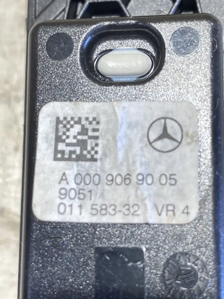 Mercedes-Benz C W205 (2014 - 2021) A0009069005 Потолочная ручка передняя — фото 3