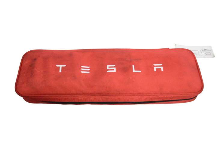 Tesla Model S (2016 - 2021)   Аптека