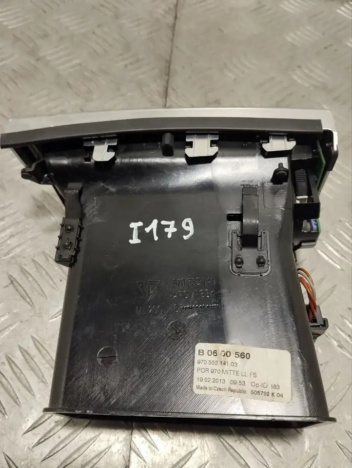 Porsche Panamera (970) (2013 - 2016) 97055214103 Боковой воздушный дефлектор — фото 3