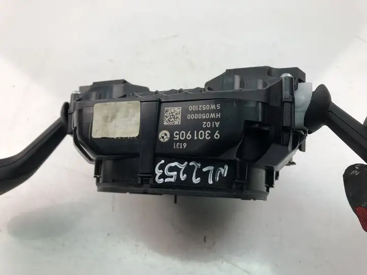 BMW 5 F10 F11 (2009 - 2016) 9301905 Кнопки на рулевом колесе — фото 3