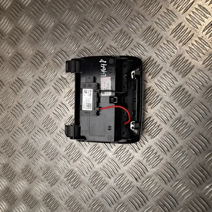Skoda Fabia Mk3 (NJ) (2015 - 2021) 6V0868565 Бардачок в сборе — фото 3