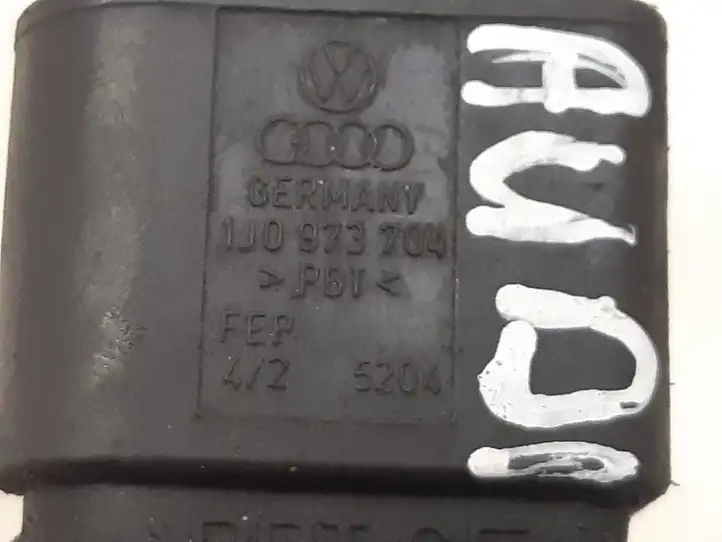 Audi A6 S6 C6 4F (2004 - 2008) 038906051B Датчик давления воздуха впуска — фото 5