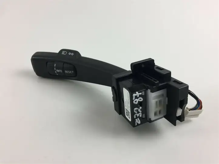 Volvo S60 (2004 - 2010) 31334647 Кнопки на рулевом колесе — фото 1