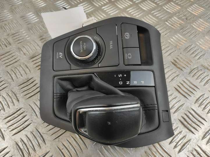 Toyota RAV 4 (XA50) (2018 - )  5880442460 Отделка рычага переключения передач (кожа, головка)