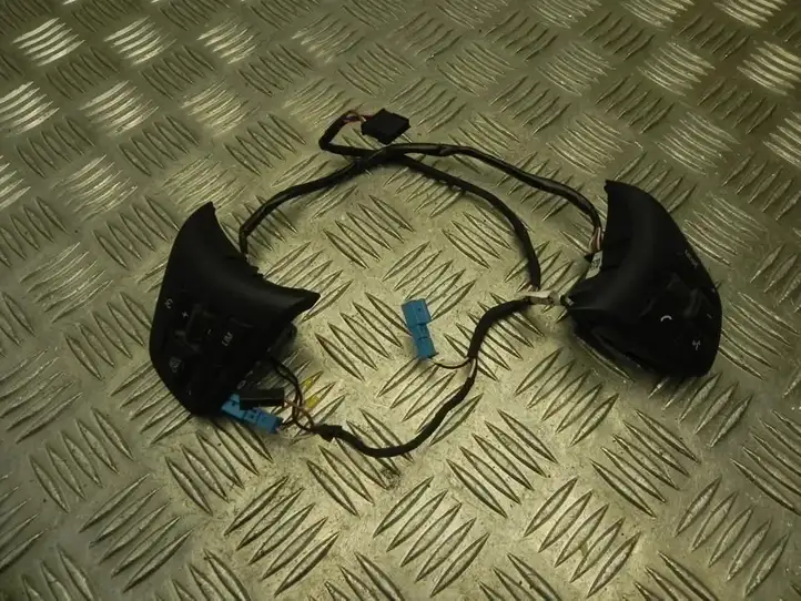 BMW 2 F46 (2015 - ) 9326473 Кнопки на рулевом колесе — фото 1