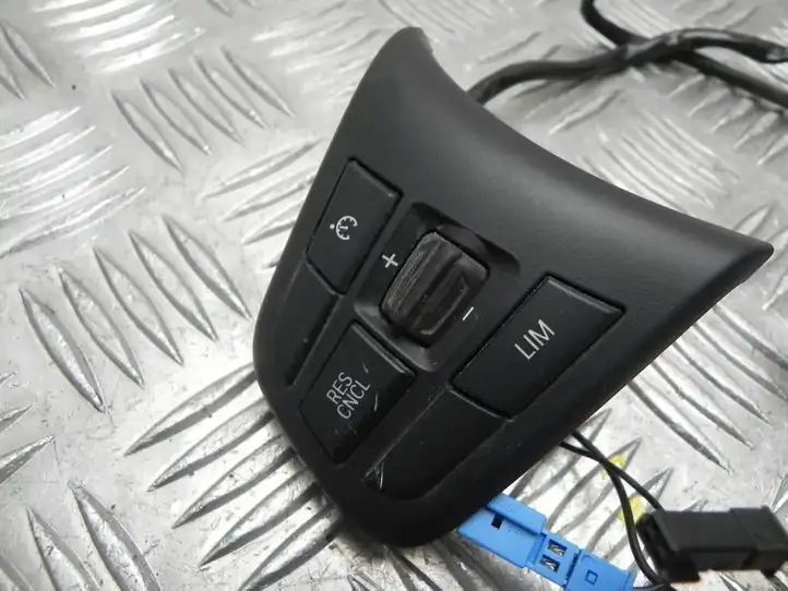 BMW 2 F46 (2015 - ) 9326473 Кнопки на рулевом колесе — фото 2